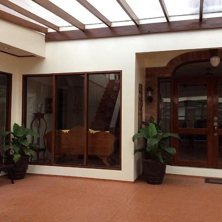 Casa Roces Bed & Breakfast เลกัซปี ภายนอก รูปภาพ