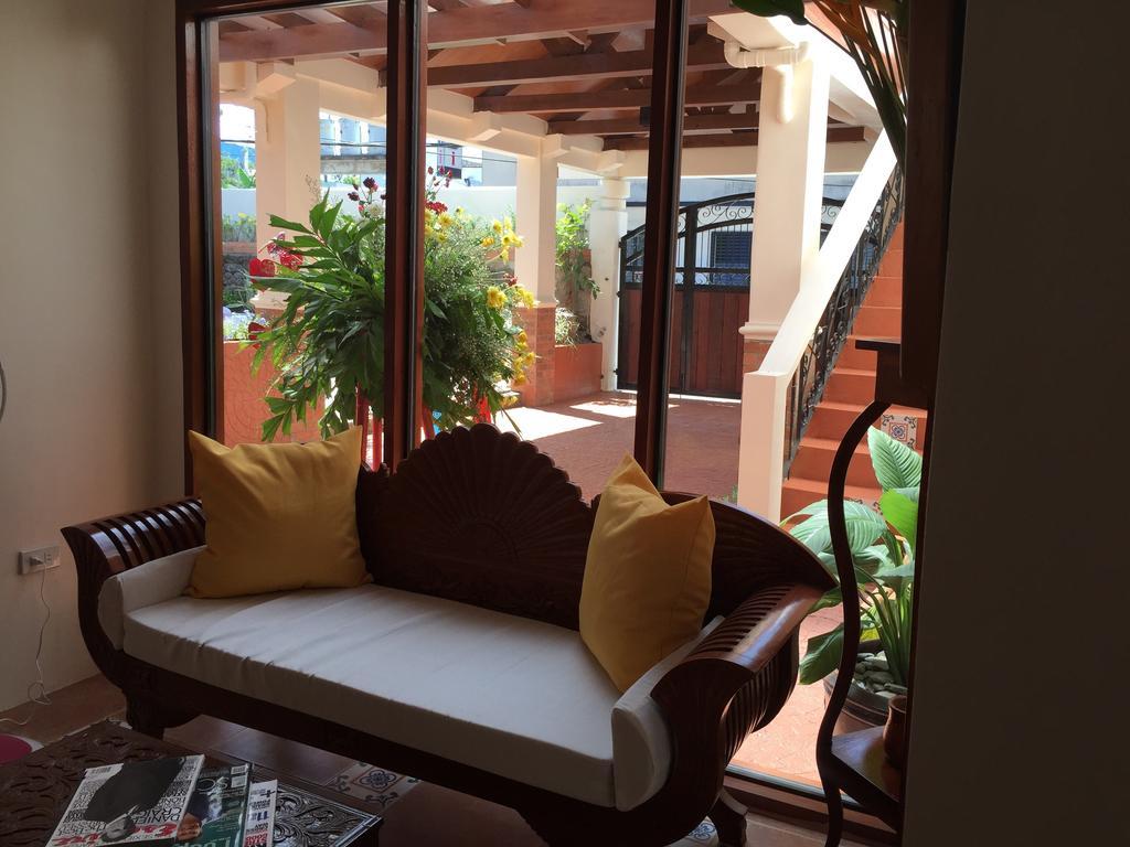 Casa Roces Bed & Breakfast เลกัซปี ภายนอก รูปภาพ