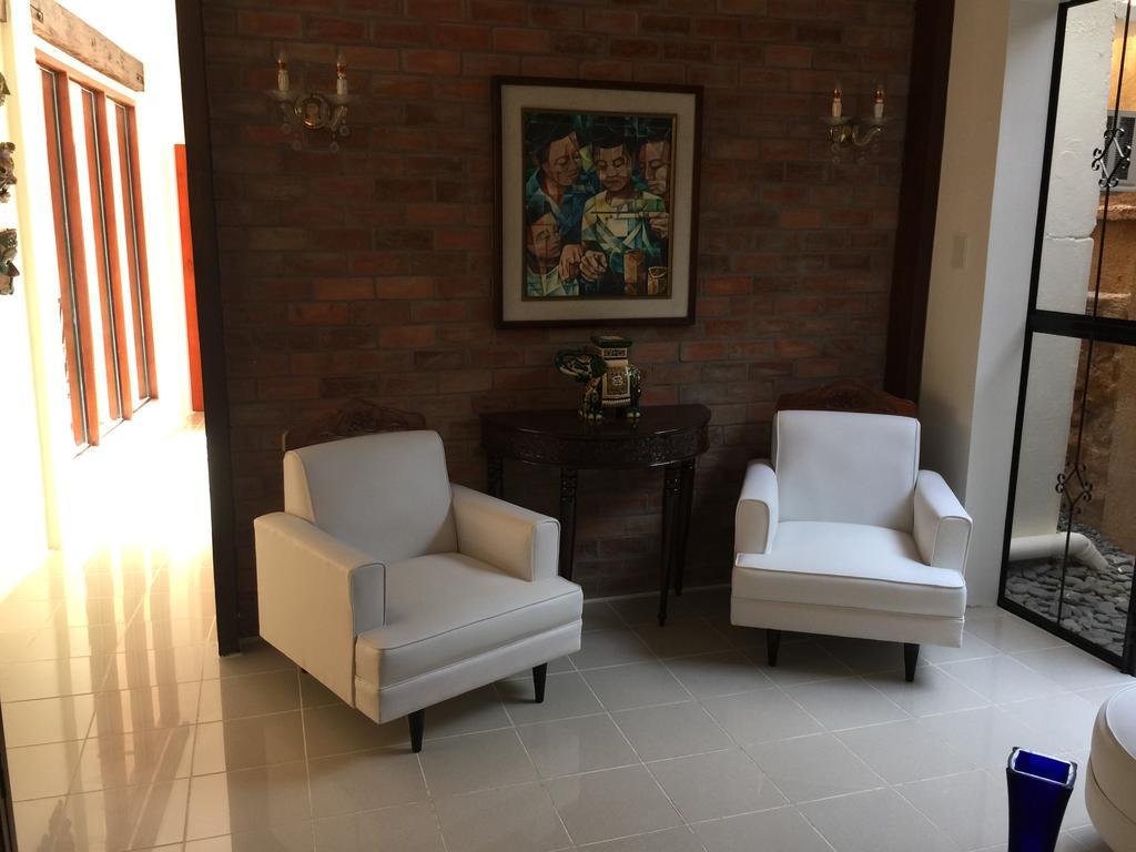 Casa Roces Bed & Breakfast เลกัซปี ภายนอก รูปภาพ