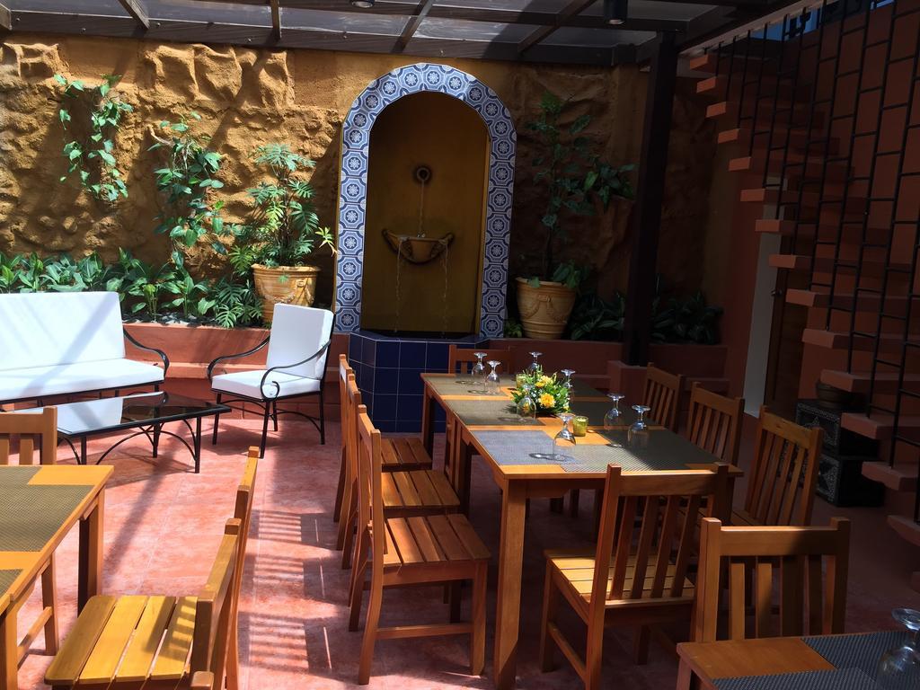 Casa Roces Bed & Breakfast เลกัซปี ภายนอก รูปภาพ