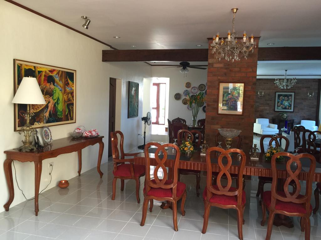 Casa Roces Bed & Breakfast เลกัซปี ภายนอก รูปภาพ