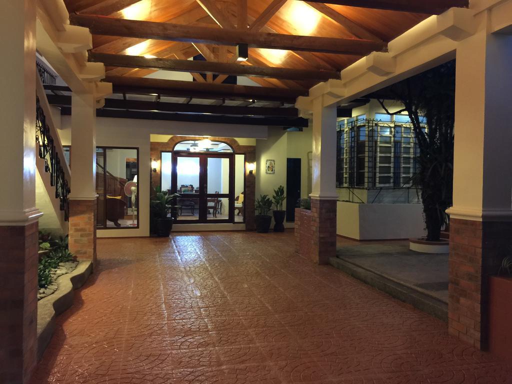 Casa Roces Bed & Breakfast เลกัซปี ภายนอก รูปภาพ