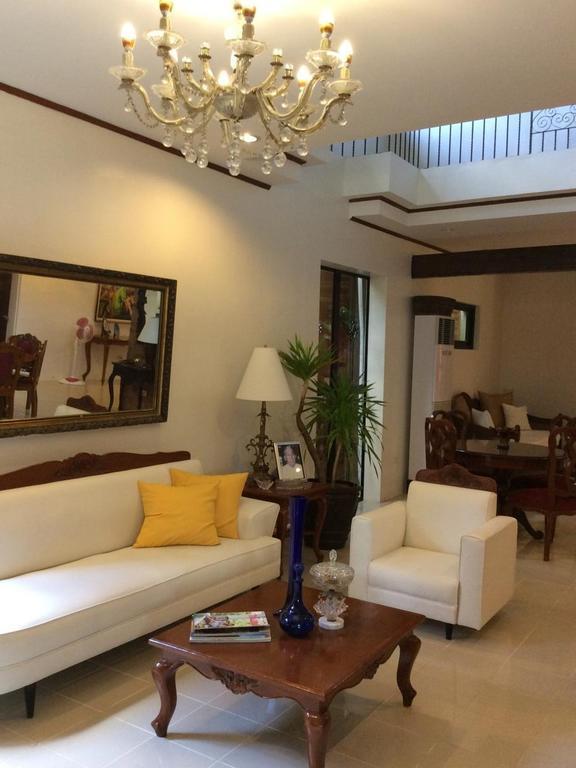 Casa Roces Bed & Breakfast เลกัซปี ภายนอก รูปภาพ