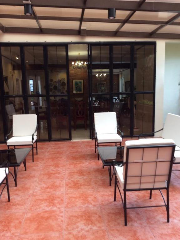 Casa Roces Bed & Breakfast เลกัซปี ภายนอก รูปภาพ
