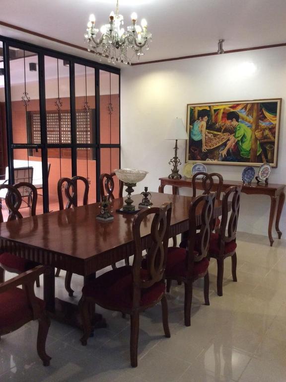 Casa Roces Bed & Breakfast เลกัซปี ภายนอก รูปภาพ